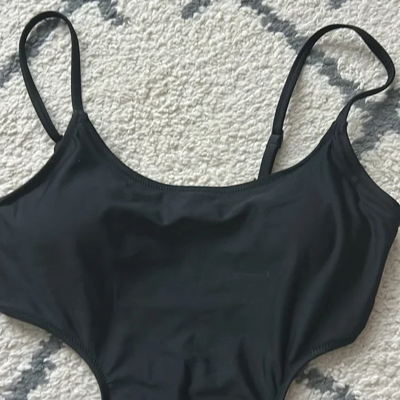 Aerie side scoop one piece swim - Picture 3 of 5